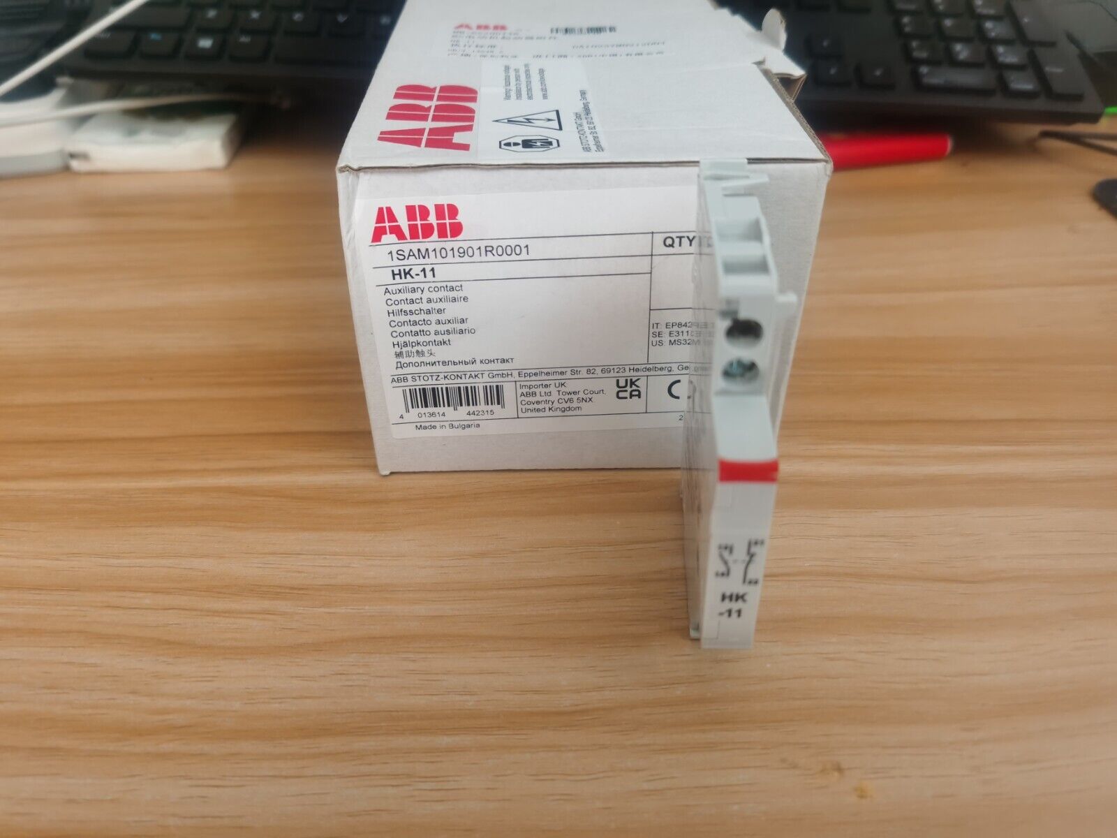 new 1PCS  ABB HK-11 1SAM101901R0001 AUXILIARY CONTACT 1NO+1NC