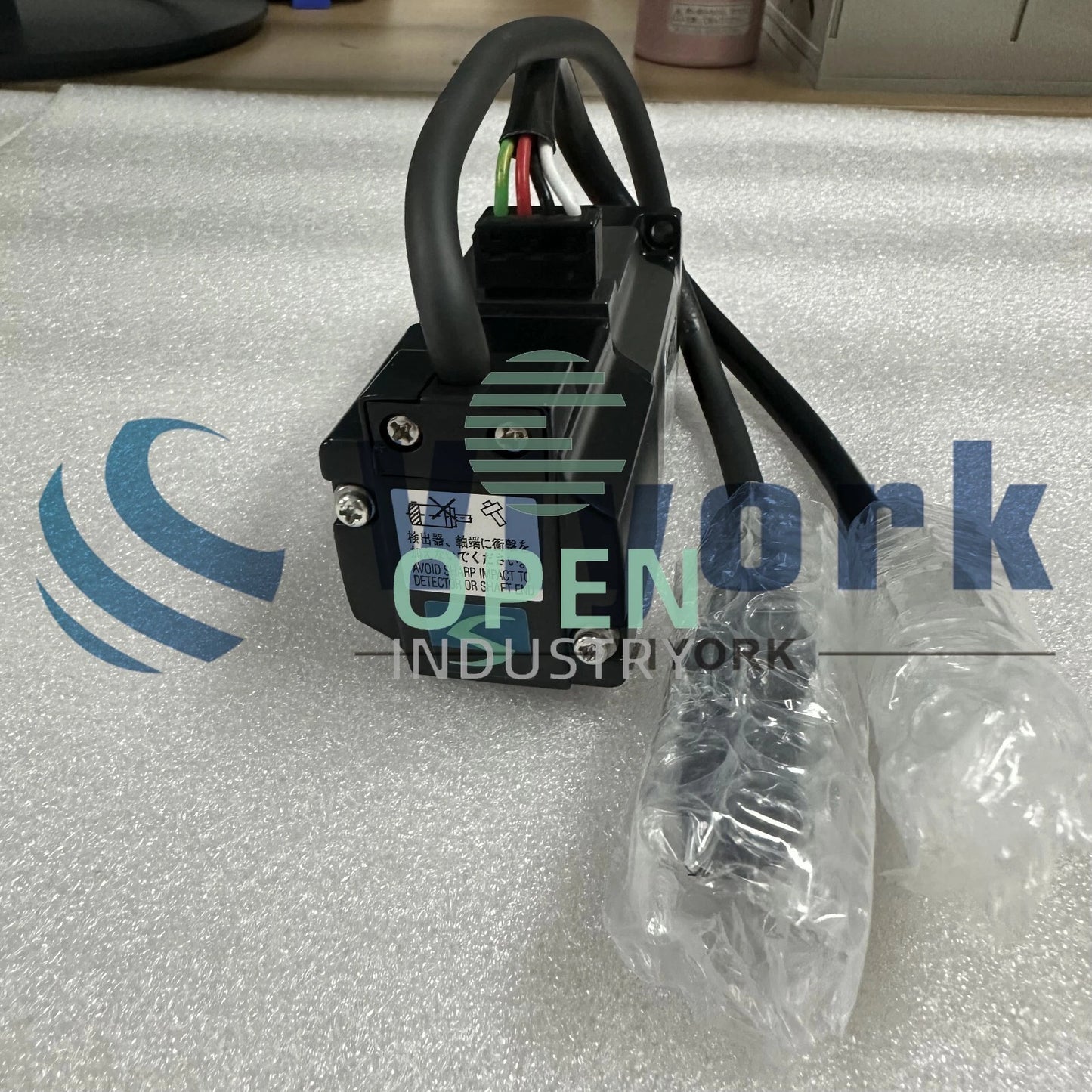 1PCS Mitsubishi HC-MFS13-UE AC SERVO MOTOR AC 100W 3PH 105V 0.9A