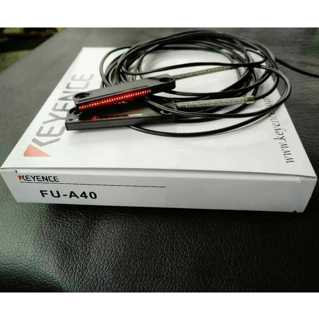 KEYENCE FU-A40 Optical Fiber Sensor - KEYENCE