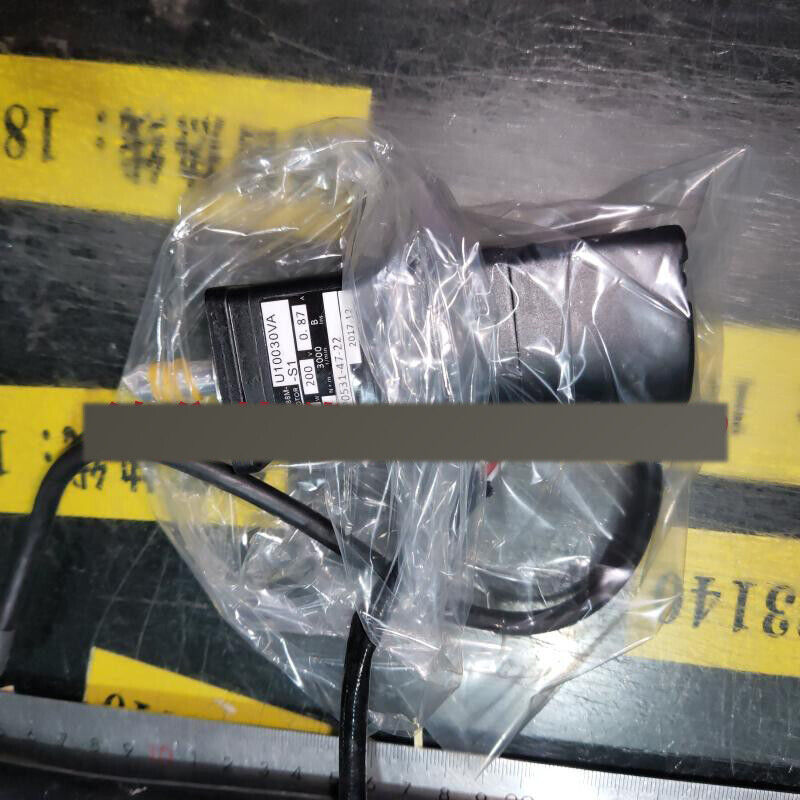 ONE OMRON Servo Motor R88M-U10030VA-S1 - ONE