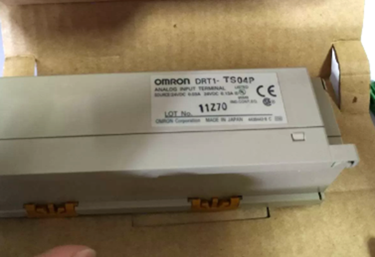 OMRON DRT1-TS04P Temperature Control Analog Input Terminal PLC Module - OMRON