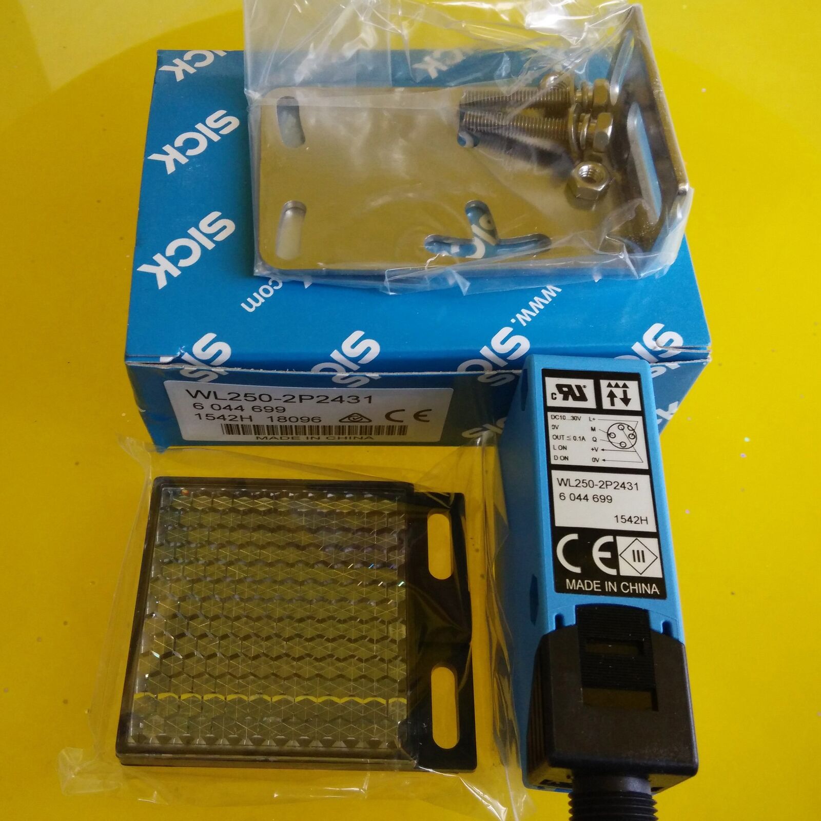 1PCS Sick Photoelectric Sensor WL250-2P2431 - SICK