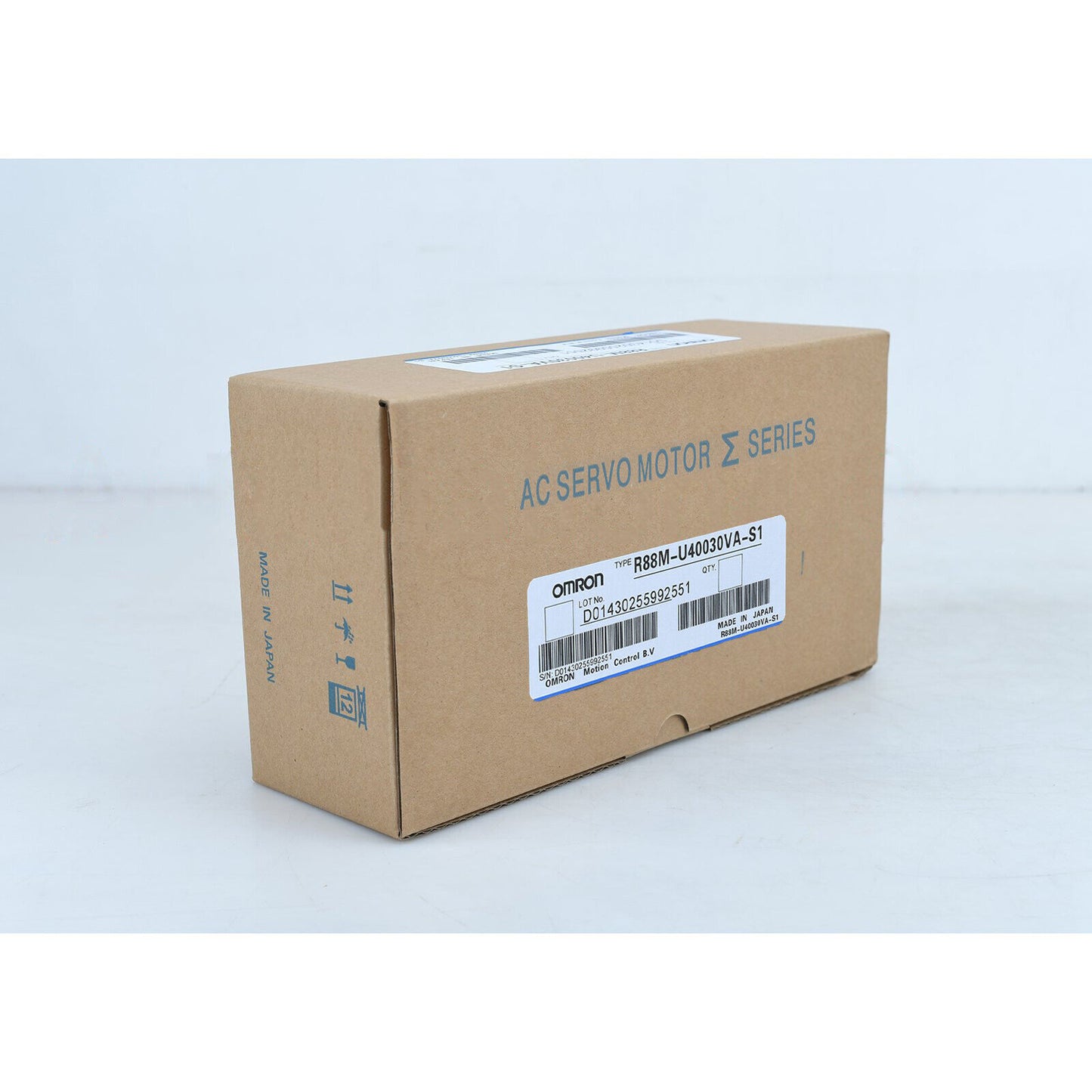 Omron R88M-U40030VA-S1 Servo Motor - OMRON