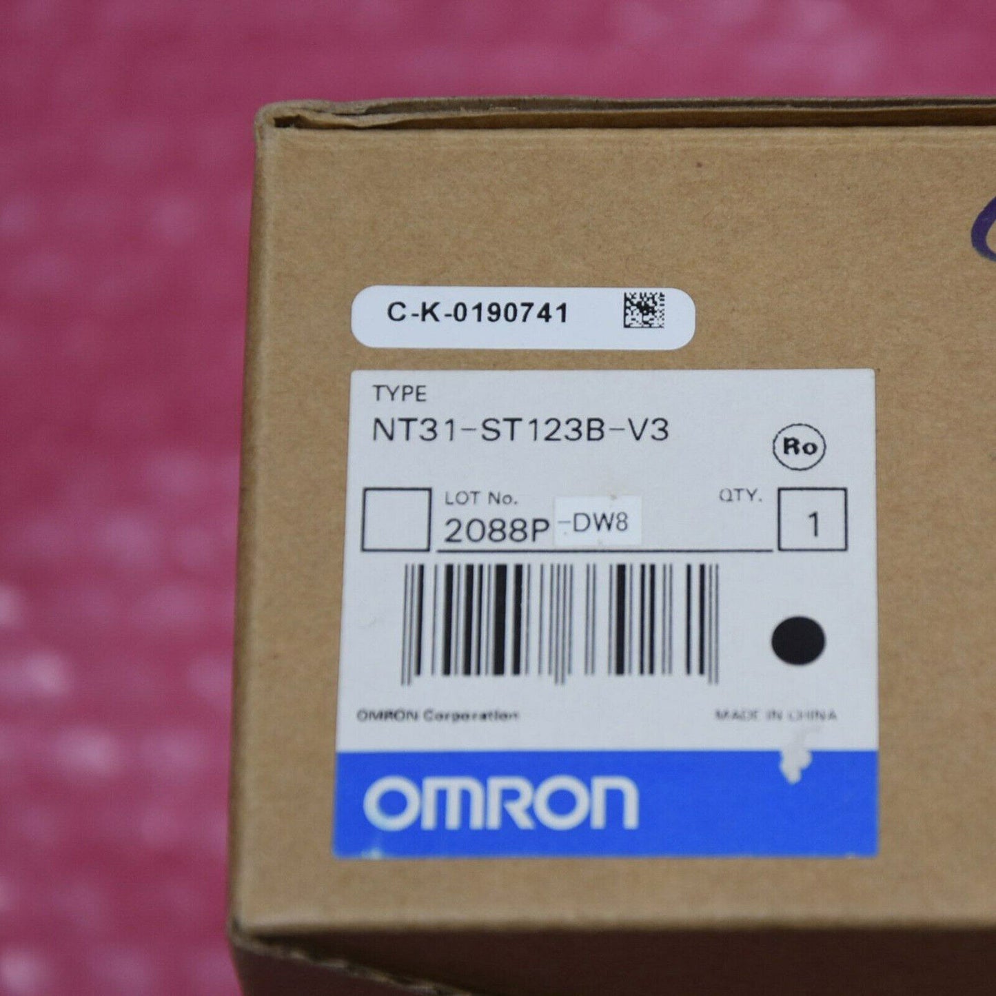 new 1PC Omron touch screen NT31-ST123-V3 In - OMRON