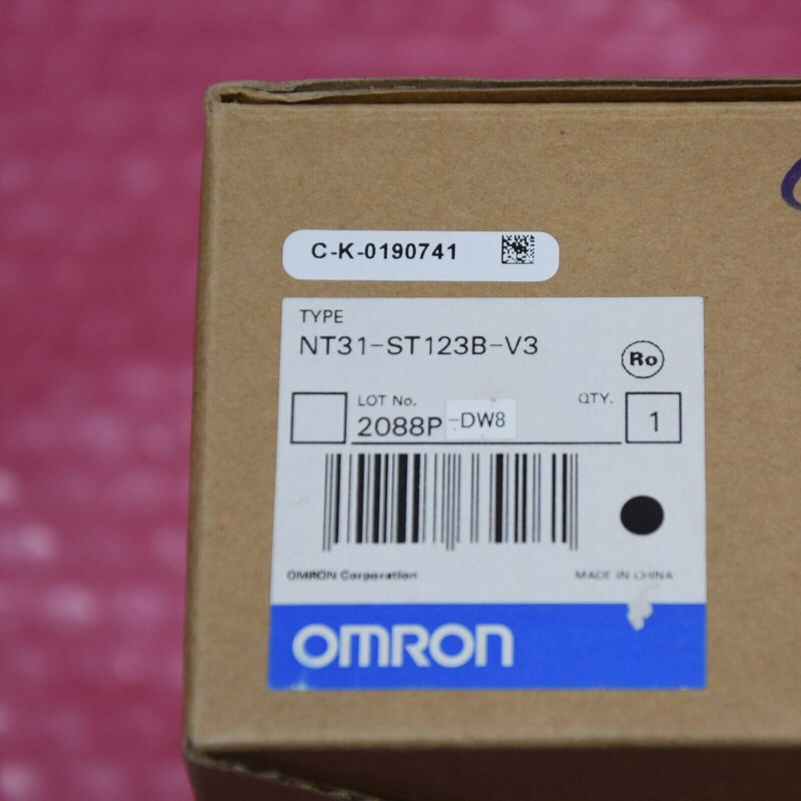 new 1PC Omron touch screen NT31-ST123-V3 In - OMRON