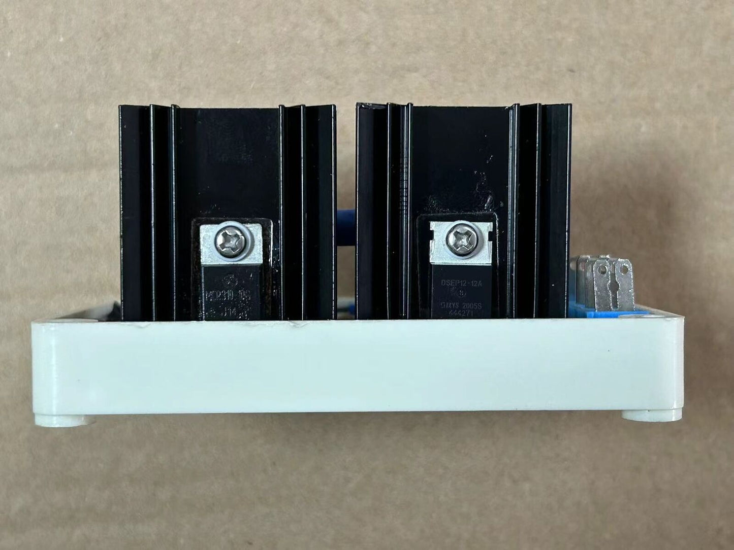 new 1PCS AVR EA04C Replacement for Basler VR63-4C Regulator