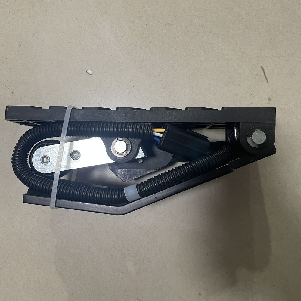 1PC FOR  Gas pedal gas pedal sensor 1525711702002 1525311703002 1425311780102