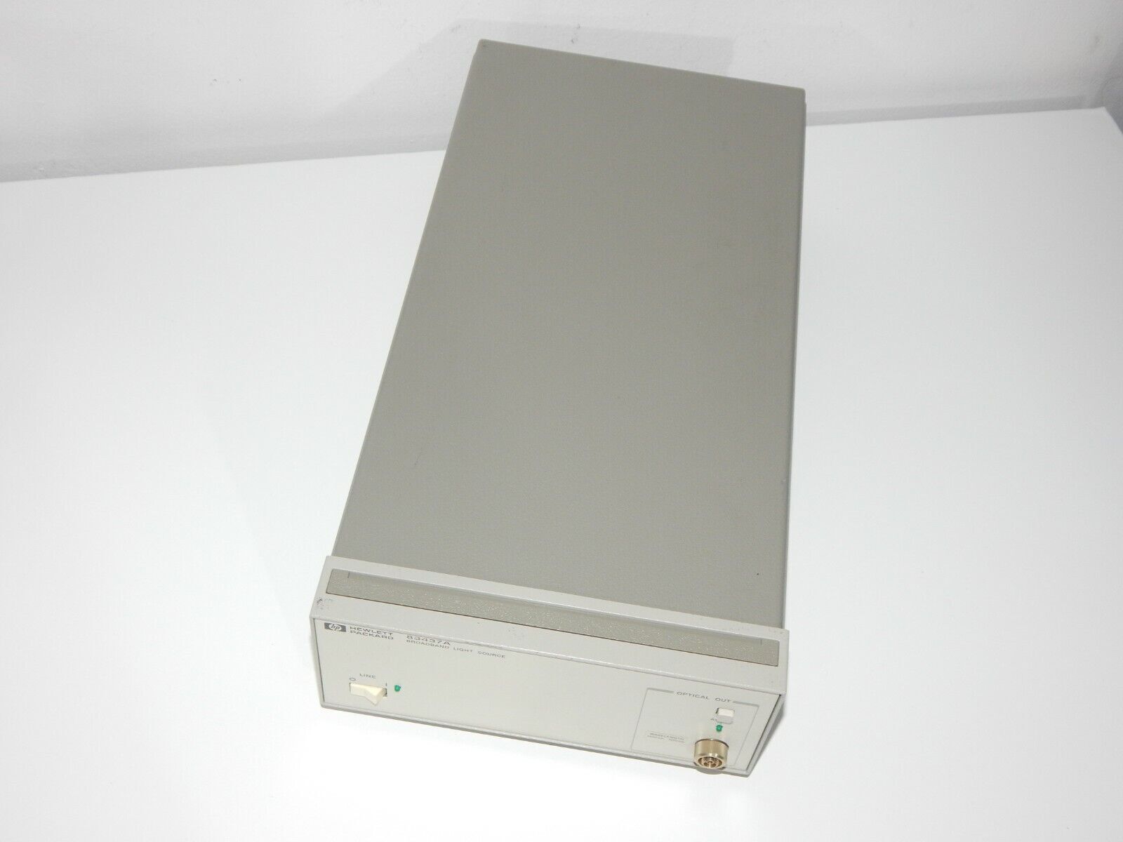 HP 83437A Broadband Light Source 1430nm 1550nm 9/125 μm - HP
