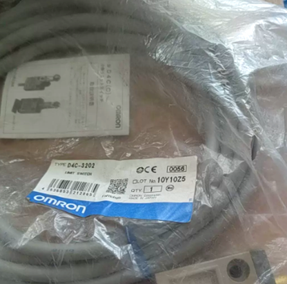 new Omron D4C-3202 General Purpose Roller Type Limit Switch - OMRON