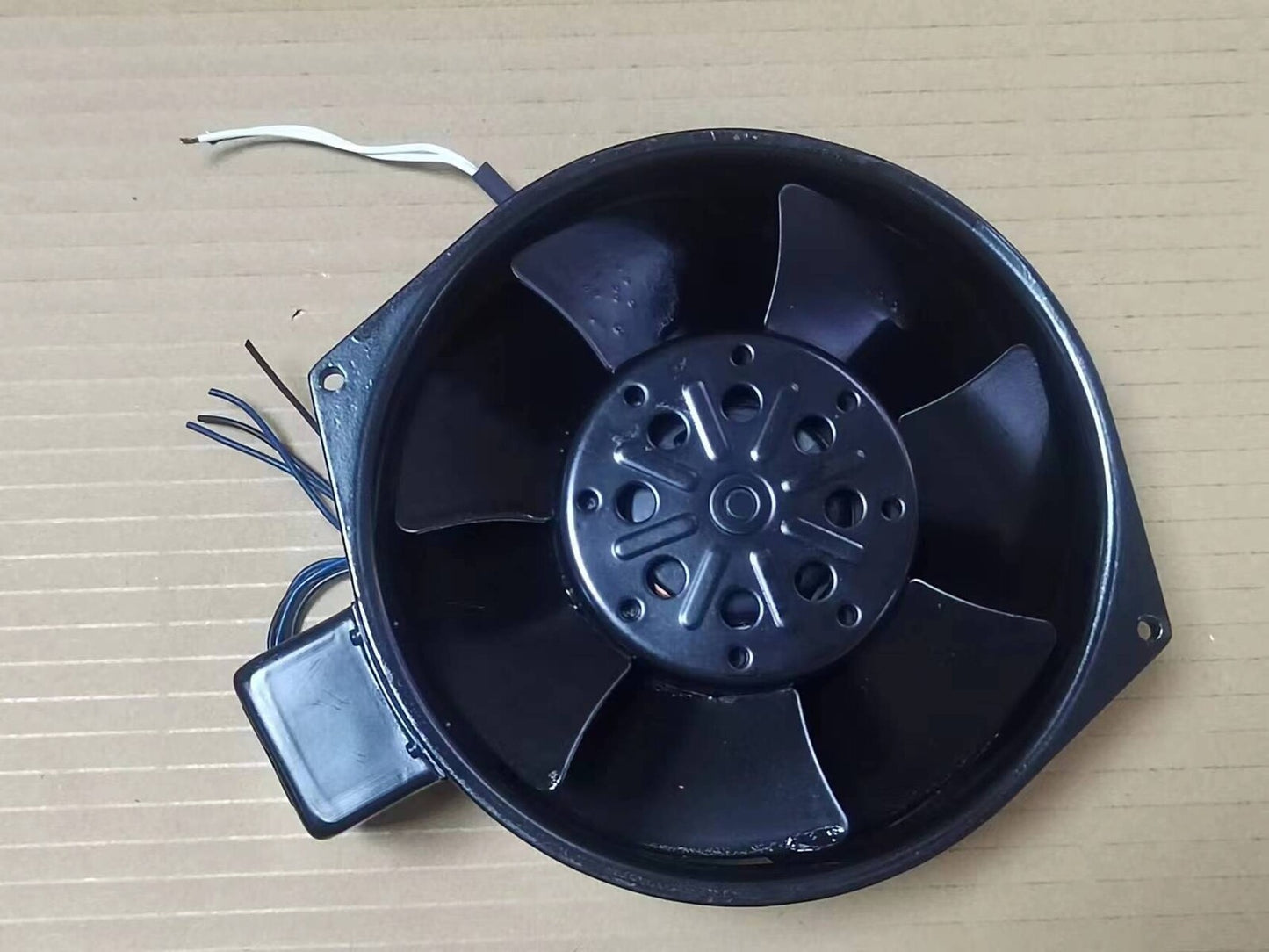 1pcs IKURA UTHA1B-US7556X-TP AC200V 40 / 36W 15055 fan with sensor