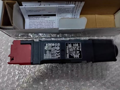 1PC Omron D4SL-N2EFG-D Guard Lock Safety Door Switch Free Ship