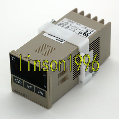 OMRON E5CS-R1KJX-F Temperature Controller - OMRON