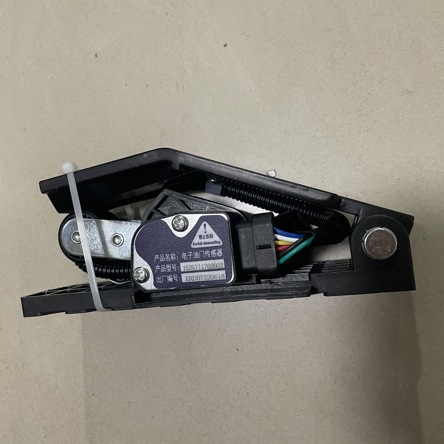 1PC FOR  Gas pedal gas pedal sensor 1525711702002 1525311703002 1425311780102