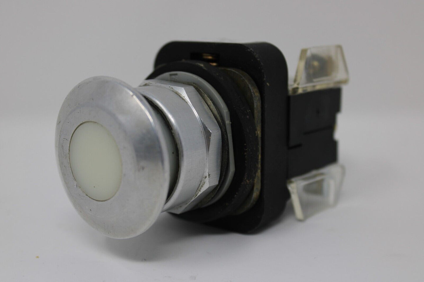 used Allen Bradley 800T-FXMQH24WA5 White E-Stop - KOEED