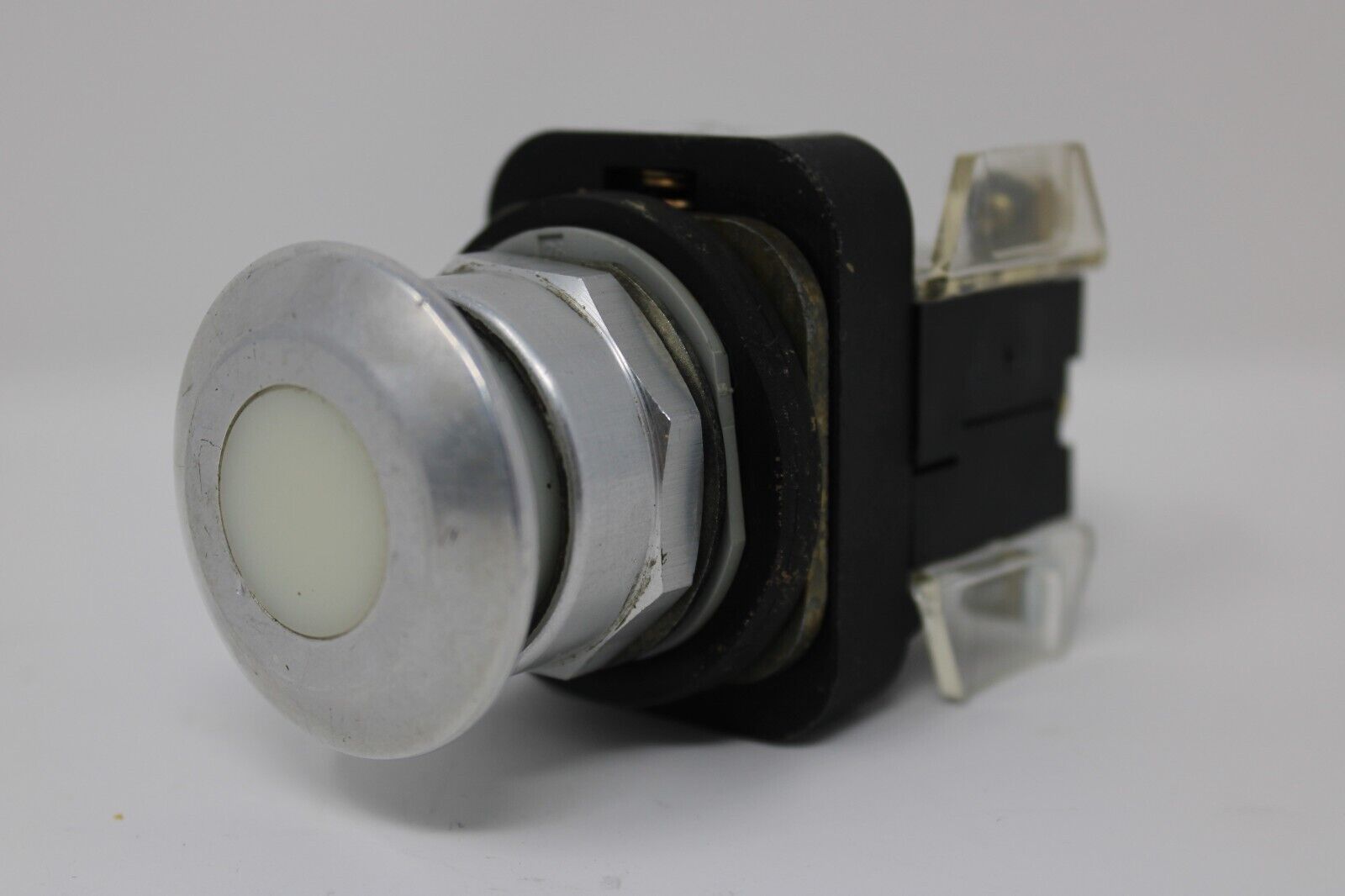 used Allen Bradley 800T-FXMQH24WA5 White E-Stop - KOEED