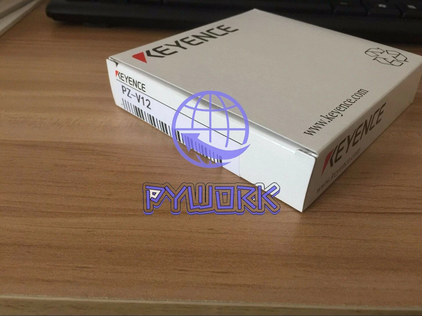 Keyence PZ-V12 Sensor in box