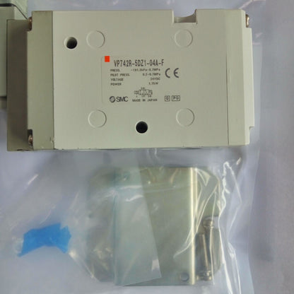 new 1PC SMC VP742R-5DZ1-04A-F solenoid valve - SMC