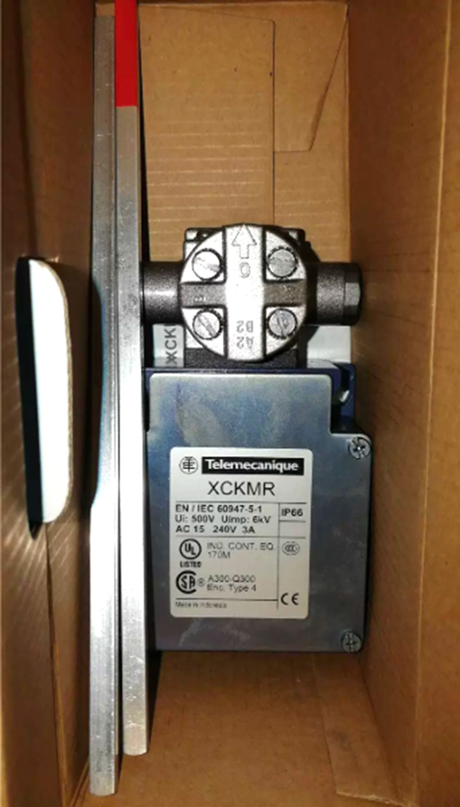 Telemecanique XCKMR54D1H29 Limit Switch Telemecanique