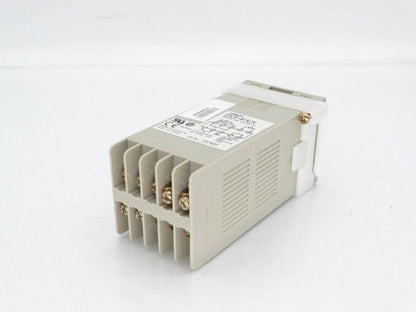 OMRON E5CS-R1KJX Temperature Controller - Precision Temperature Regulation - OMRON