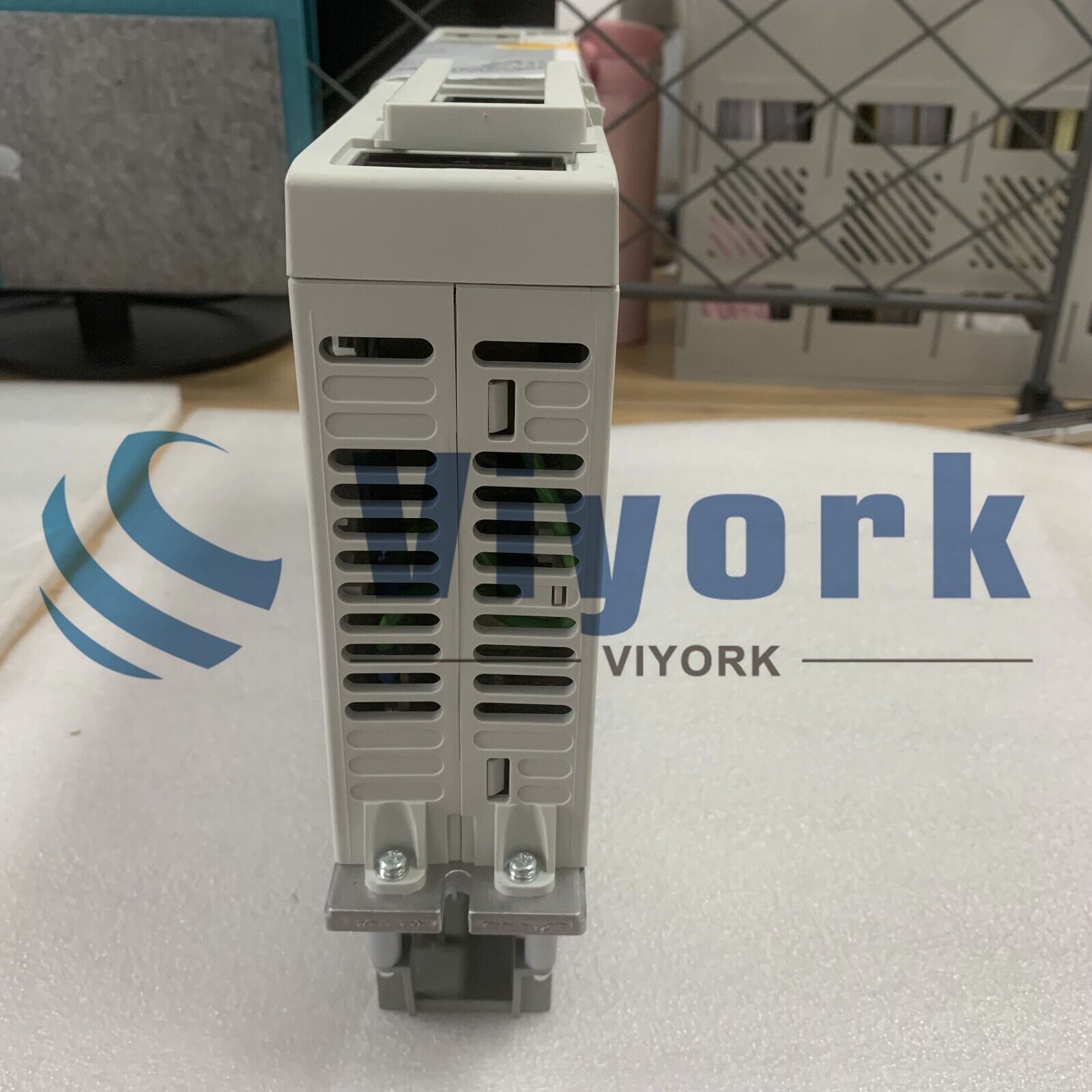 new Mitsubishi MDS-R-V2-2020 SERVO DRIVE - MITSUBISHI
