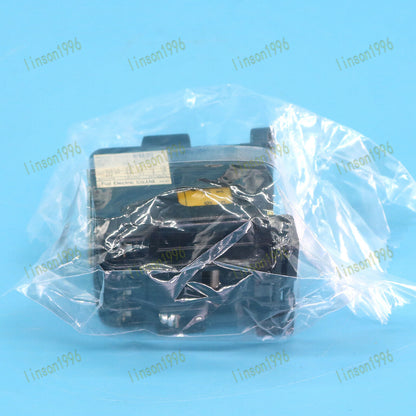 New Fuji Magnetic Contactor SRC3631-02/X 4A 220VAC Fast - FUJI