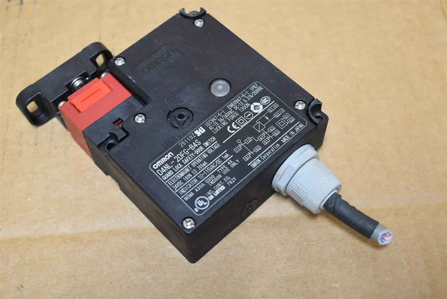 OMRON D4NL-2DFG-B4S Safety Door Switch - 1PC New - OMRON