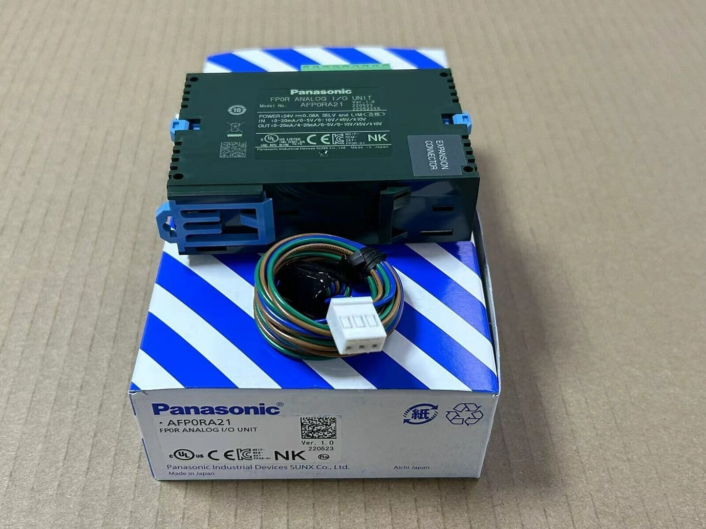 1PC AFP0RA21 FP0R-A21 analog module