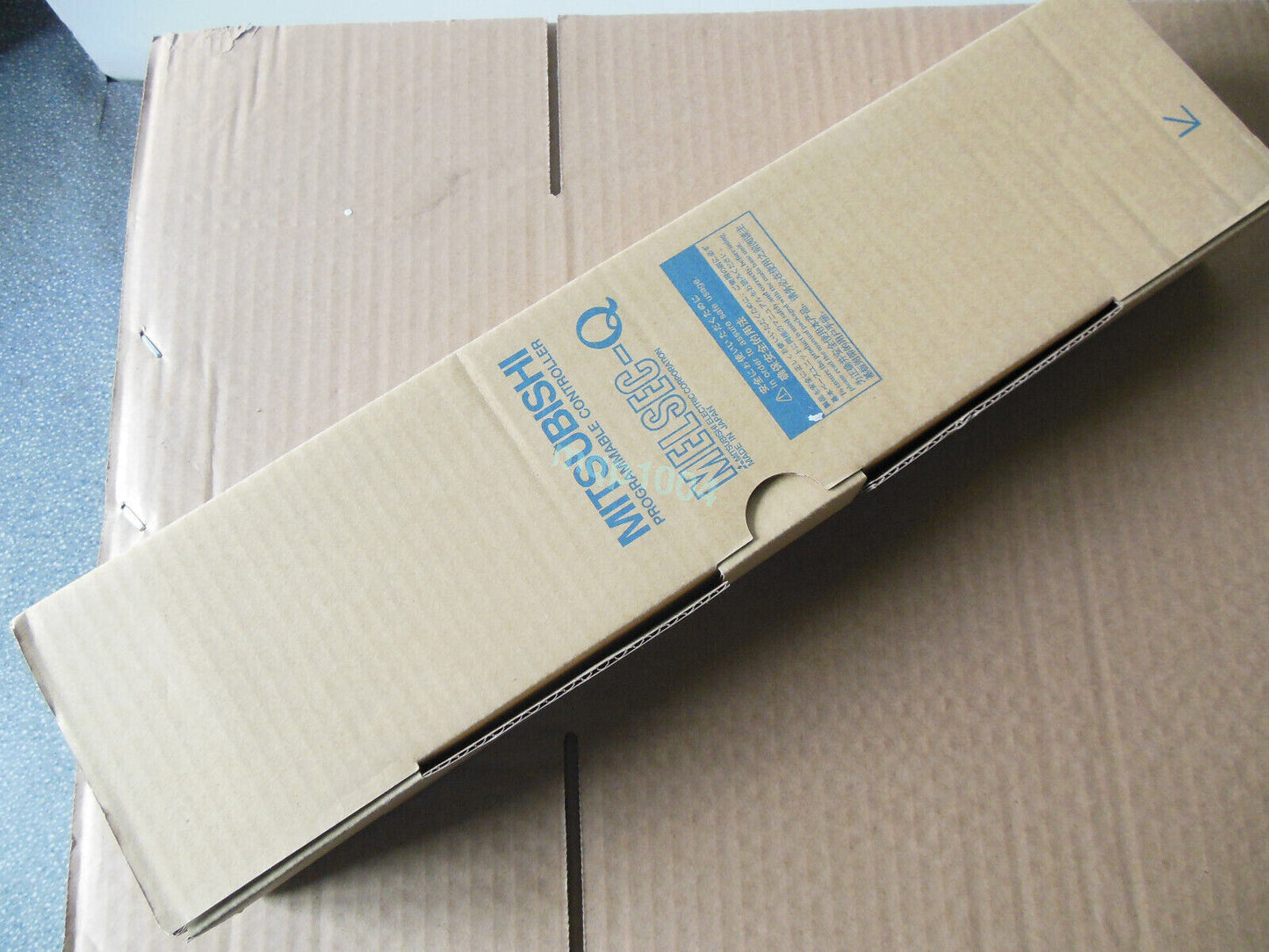 1-PC Mitsubishi Q35B PLC - In Box ping - MITSUBISHI