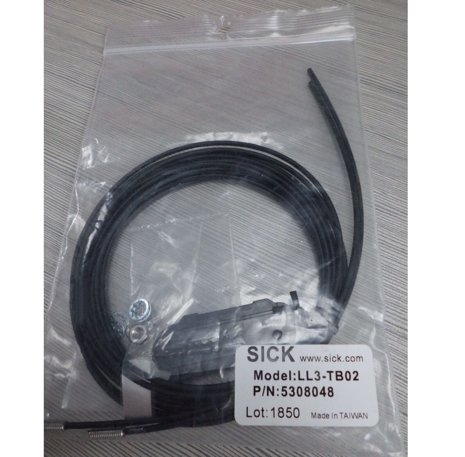 Sick Fiber Optic Sensor LL3-TB02 Fast - New ONE - ONE