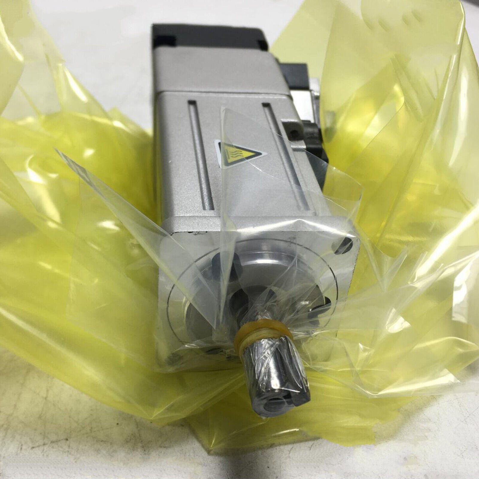 Omron Servo Motor R88M-K10030T-BS2 - OMRON