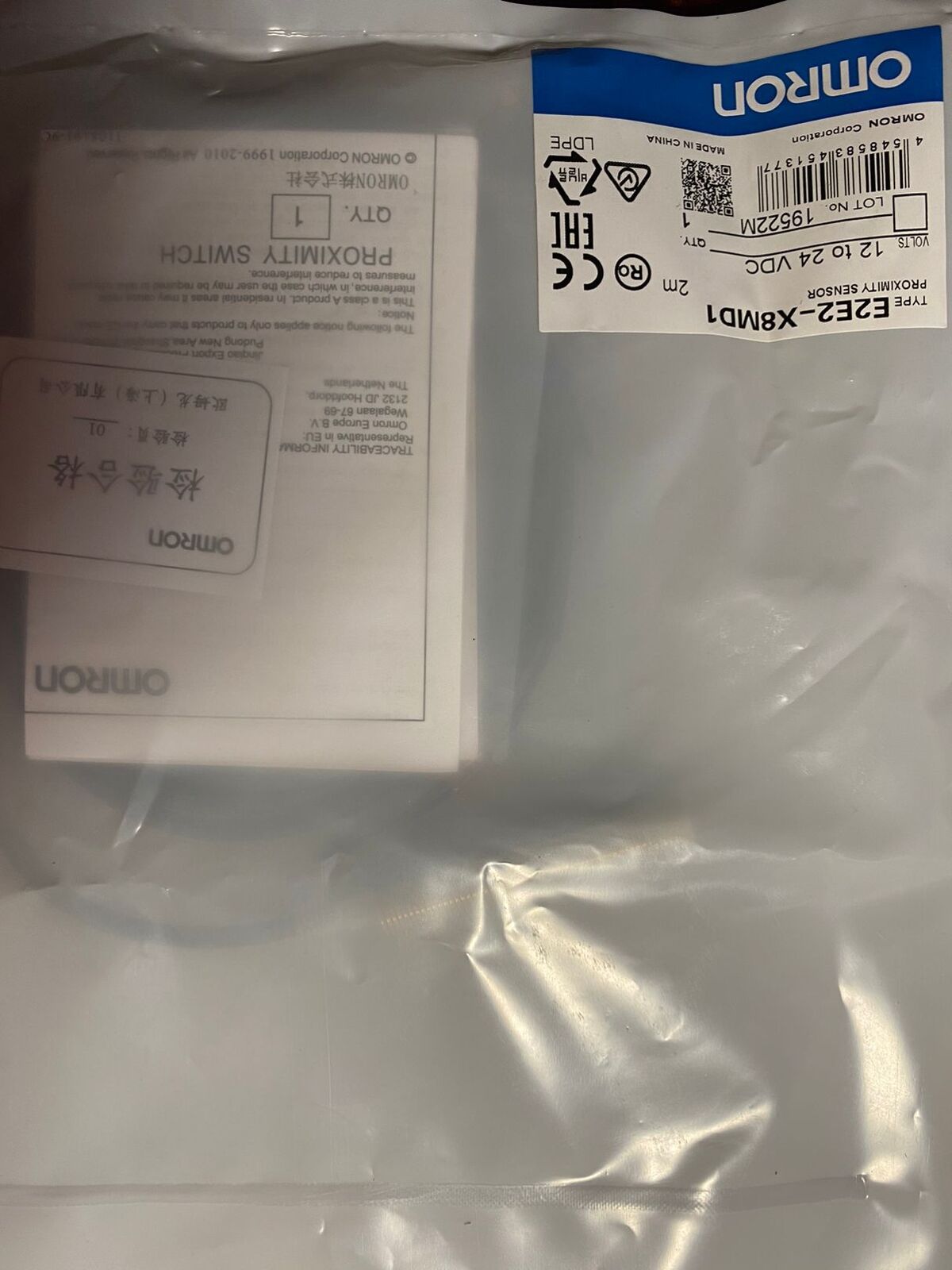 new in Package OMRON E2E2-X8MD1 Sensor - OMRON