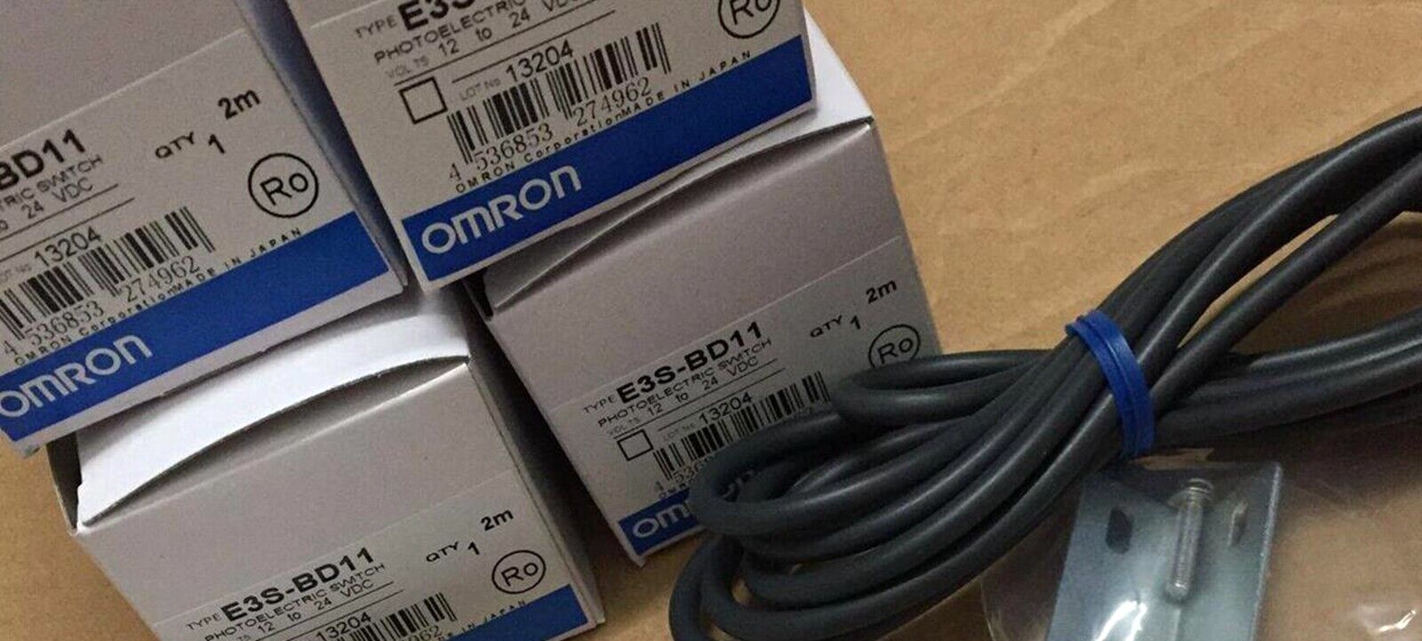 Omron E3S-BD11 Photoelectric Switch Sensor 20CM DIF NPN - OMRON