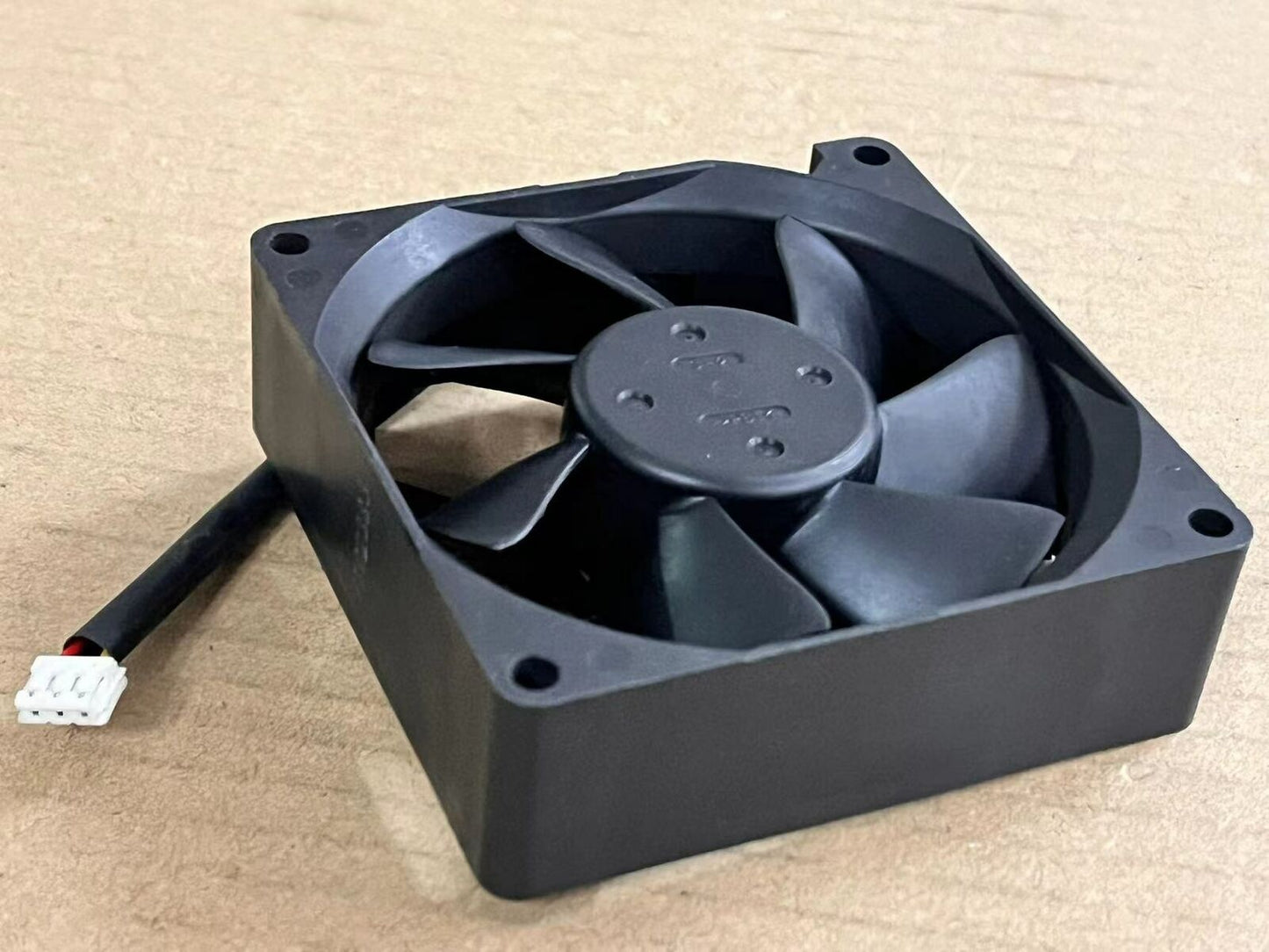 new NMB 3110RL-04W-B89 8CM 12V 0.65A 3pin fan 80*80*25mm