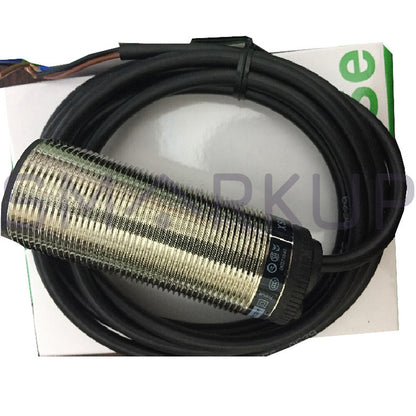 new Schneider XSA-V11801 Inductive Proximity Sensors