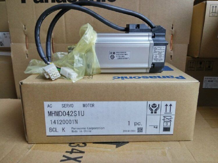 new 1PCS  For Panasonic MHMD042S1U Servo Motor One year