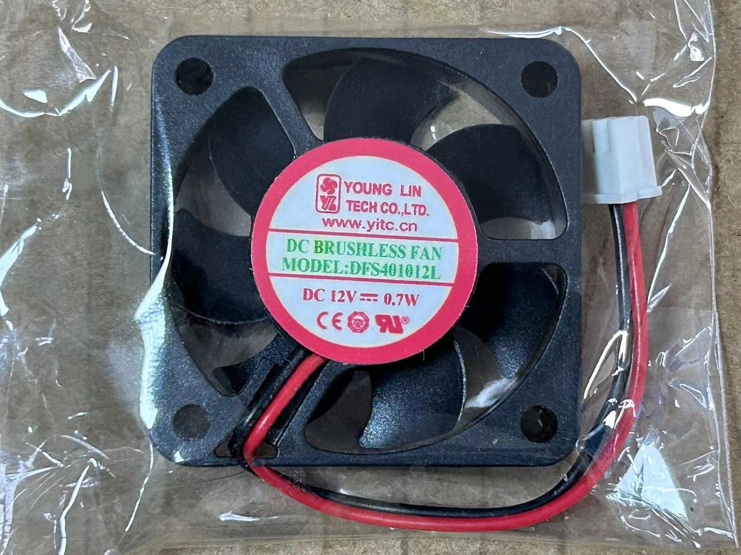 new 1PC YOUNG LIN DFS401012L 12V 0.7W 4CM 4010 2-wire ultra-quiet cooling fan