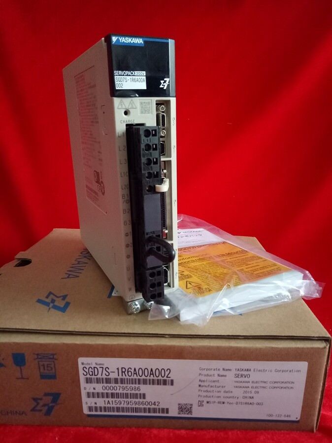 new  For YASKAWA SGD7S-1R6A10A002 Servo Driver