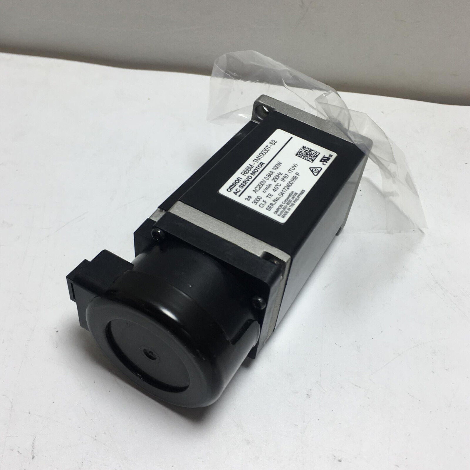 OMRON Servo Motor R88M-1M10030T-S2 Fast Ship - OMRON