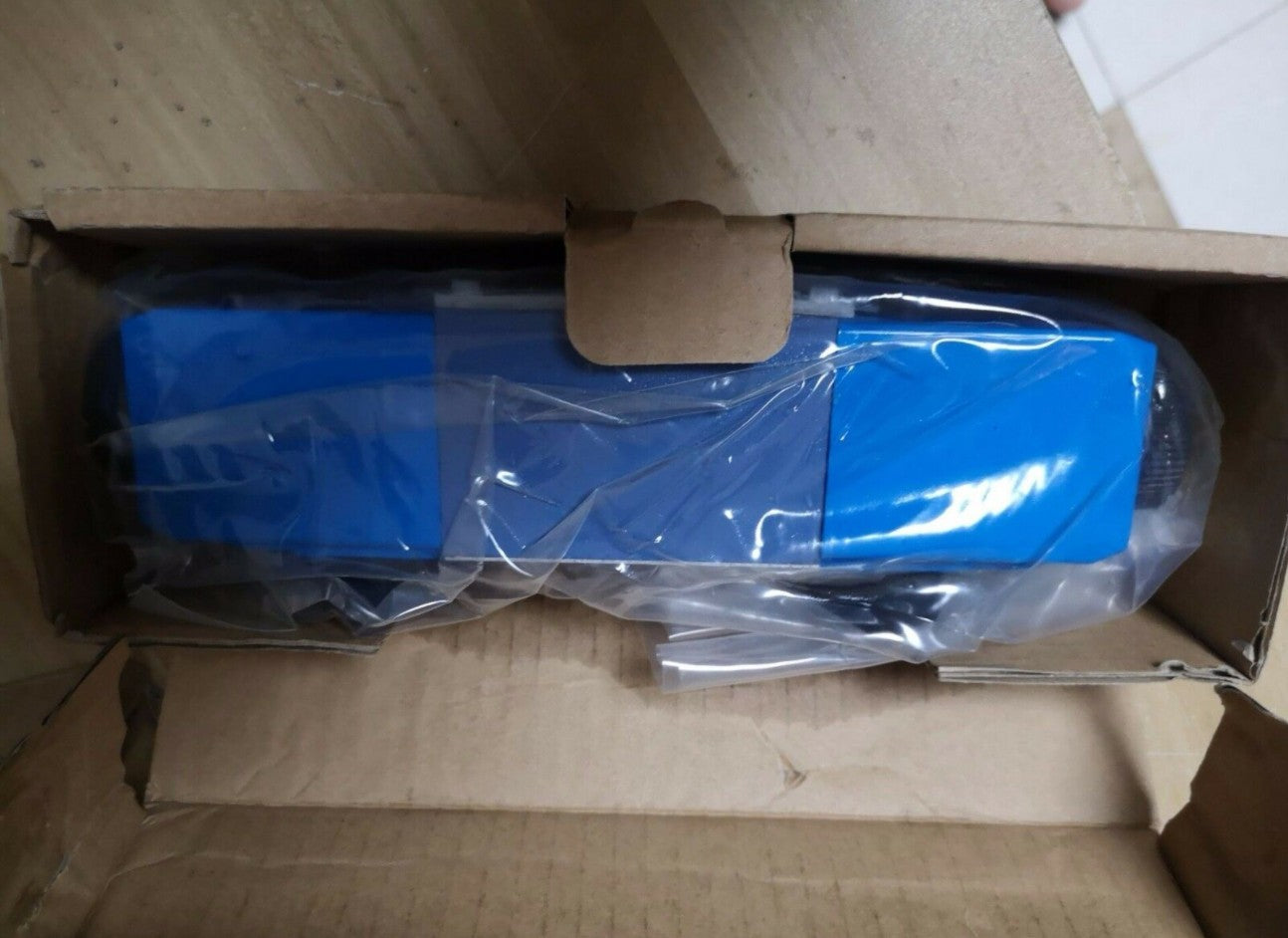 1PCS  Vickers DG4V-3-6C-M-U-H7-60 DG4V36CMUH760 Solenoid Valve