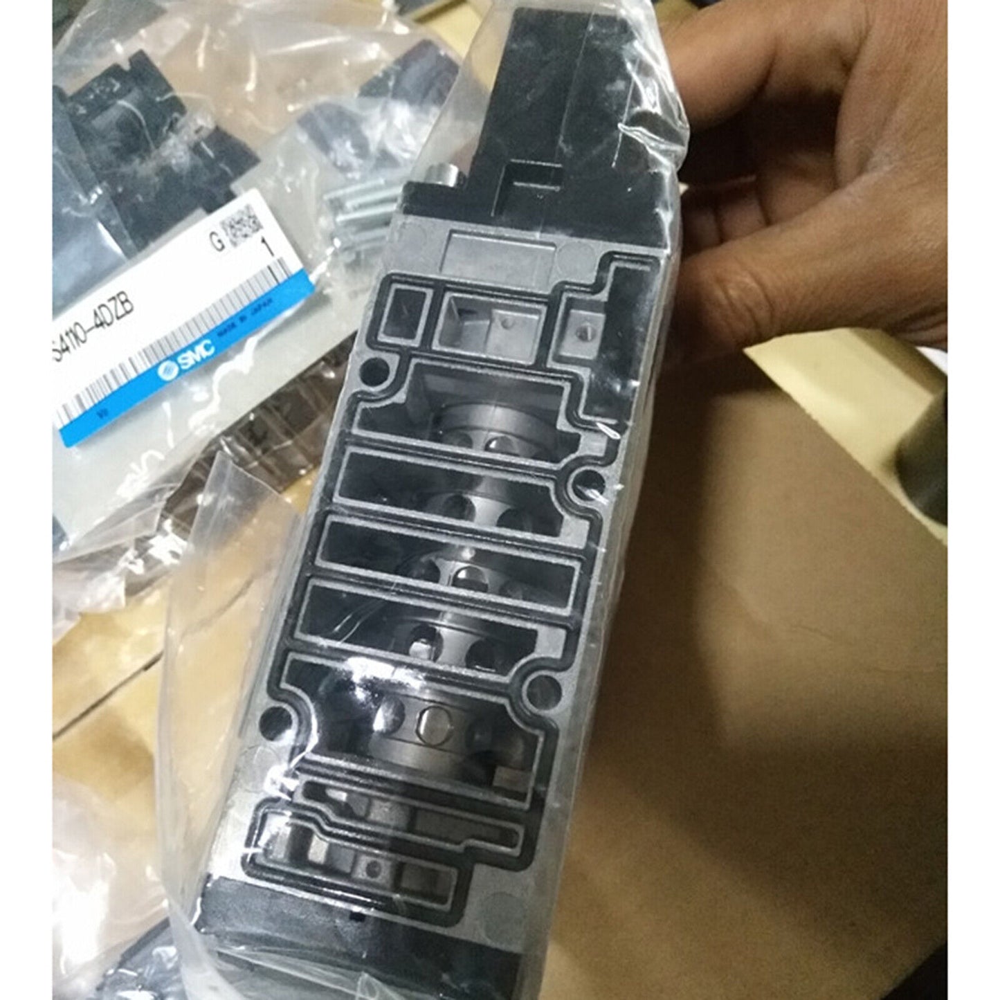 VFS4110-4DZB SMC solenoid valve - SMC