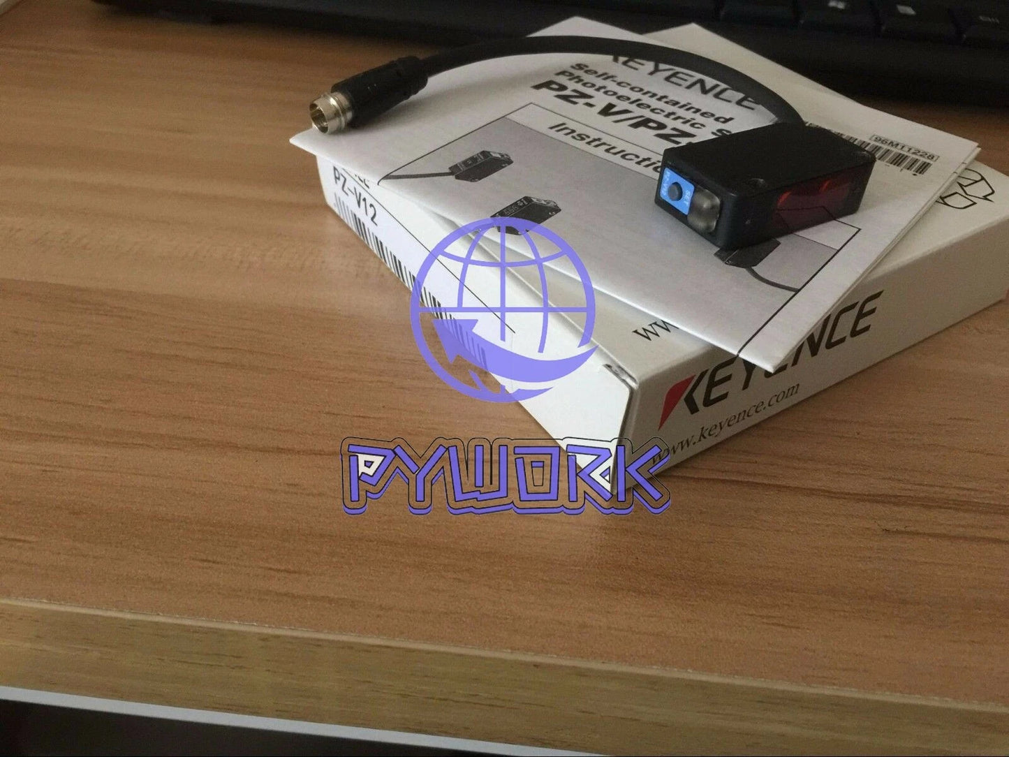 Keyence PZ-V12 Sensor in box