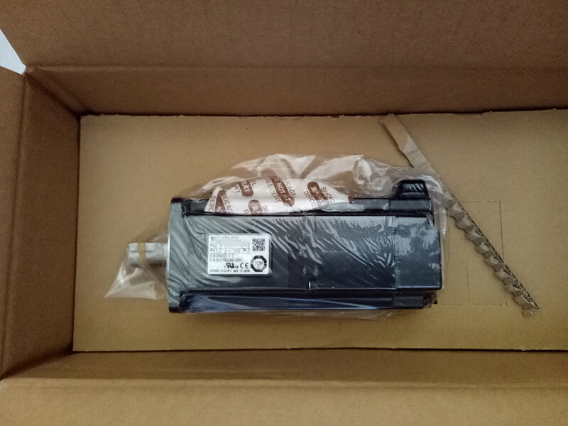 1PC YASKAWA AC SERVO MOTOR SGMAV-08ADA2C