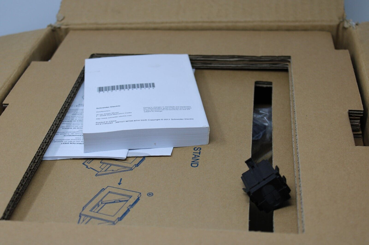 new Schneider Electric XBTGT5340 Touch Screen HMI - SCHNEIDER ELECTRIC