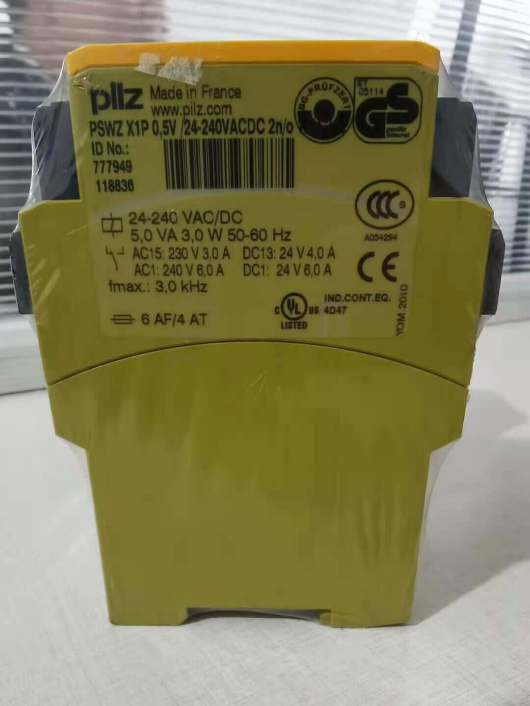 ONE PILZ Safety Relay 777949 PSWZ X1P - ONE