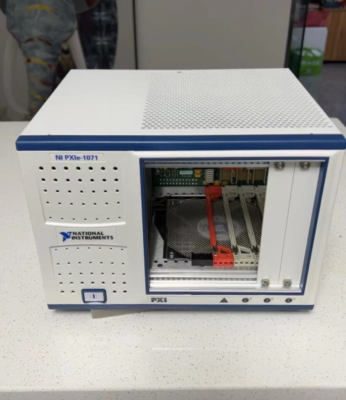 National Instruments NI PXIE-1071 Chassis - NATIONAL INSTRUMENTS