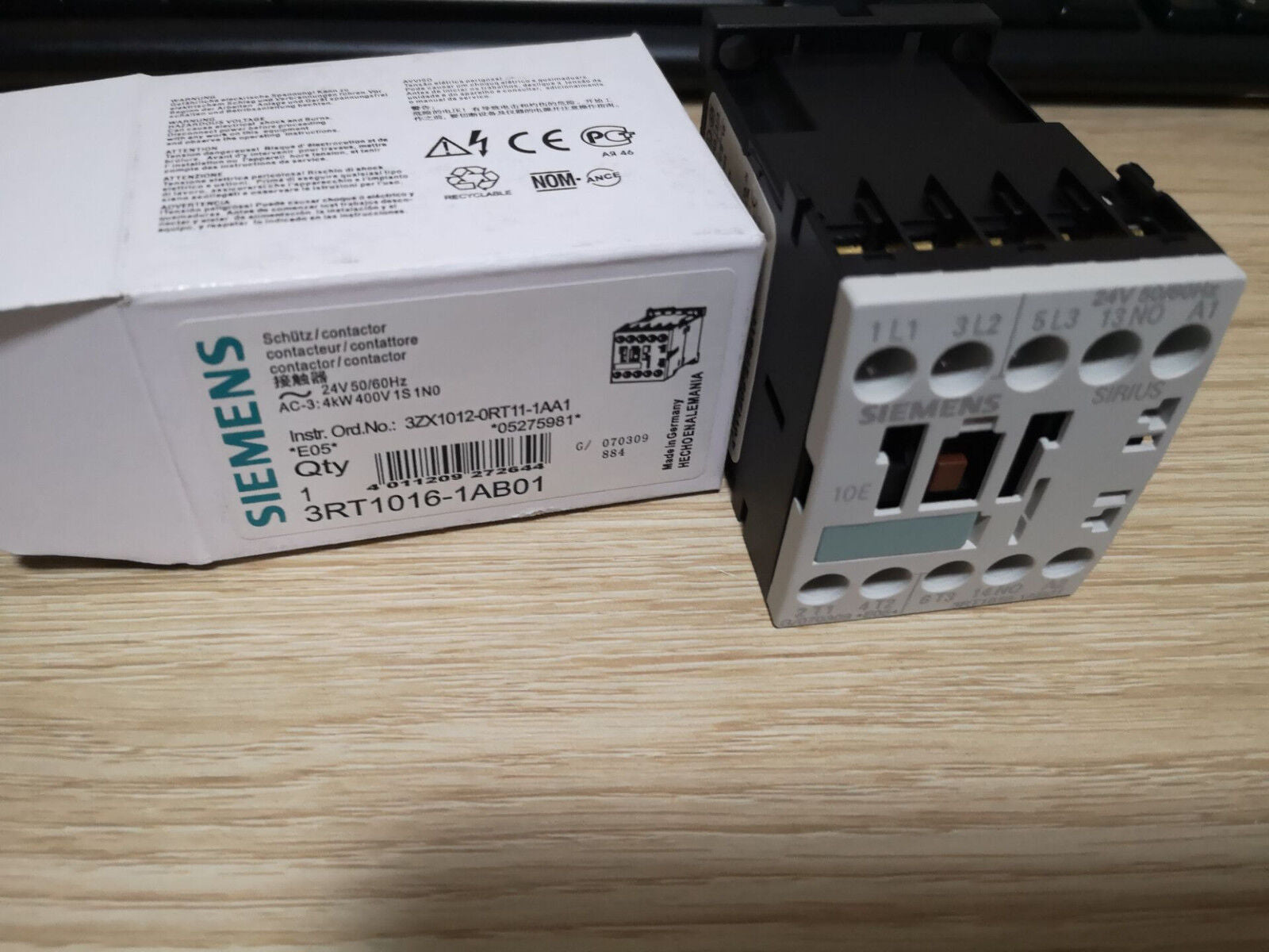 new 1PCS  Siemens 3RT1016-1AB01 3RT10161AB01 Contactor 24VAC In Box *TT