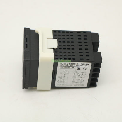OMRON E5CS-R1KJX-520 Temperature Controller 1/16 DIN with Relay Output