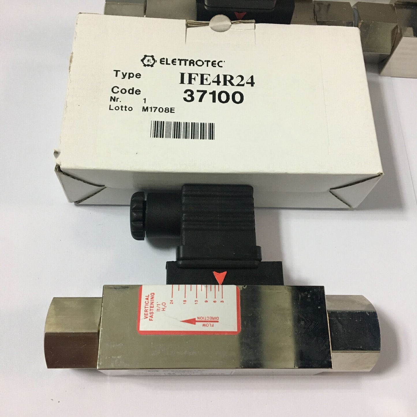 1PCS IFE4R24 37100 FOR Flow meter flow switch