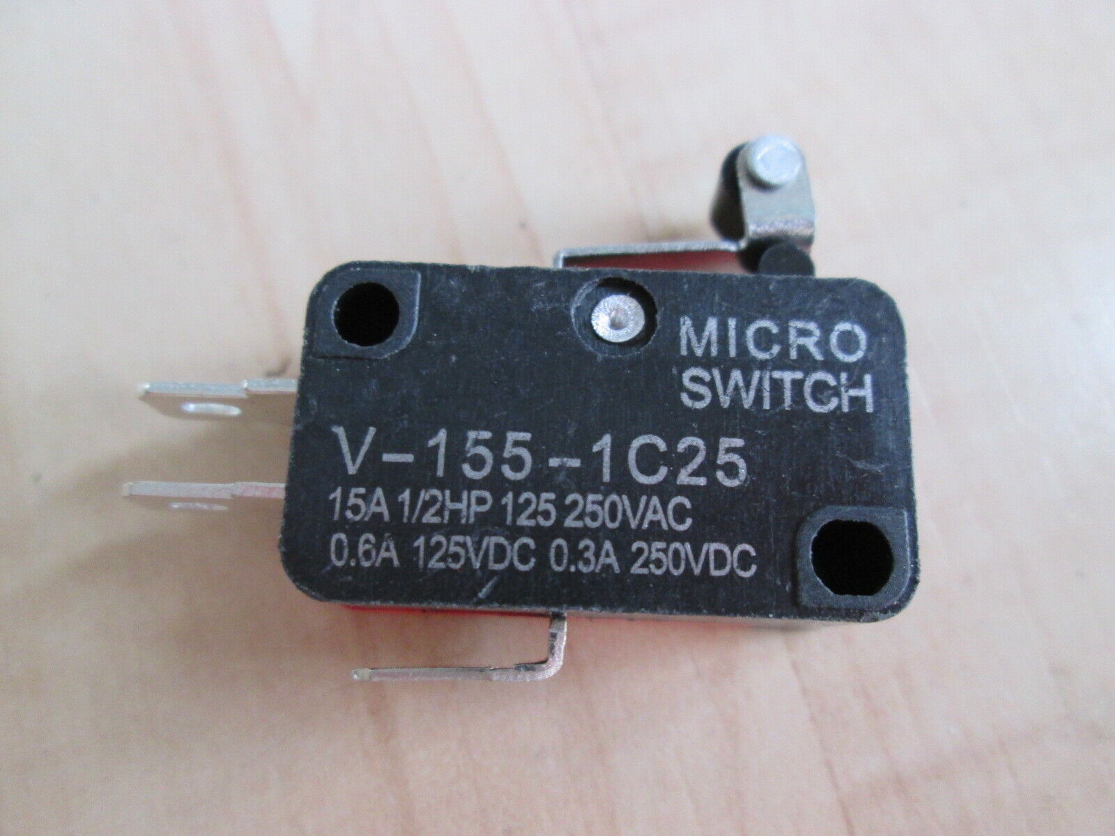 new 2pcs Micro Limit Switch V-155-1C25 Roller Lever 15A 125/250VAC