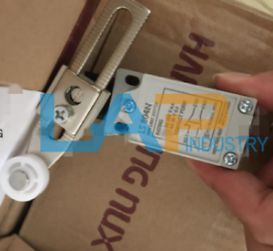 Hanyoung Nux Limit Switch HY-LS804N - 4A 30VDC (Pack of 2) - HANYOUNG NUX